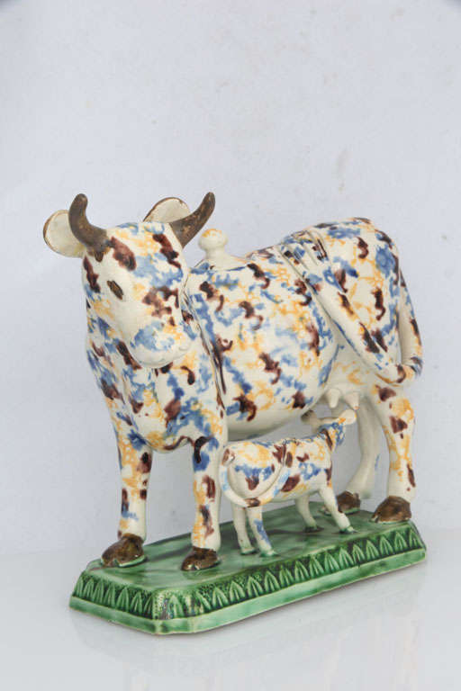 Rare English Creamware Cow Creamer In Good Condition For Sale In New York, NY