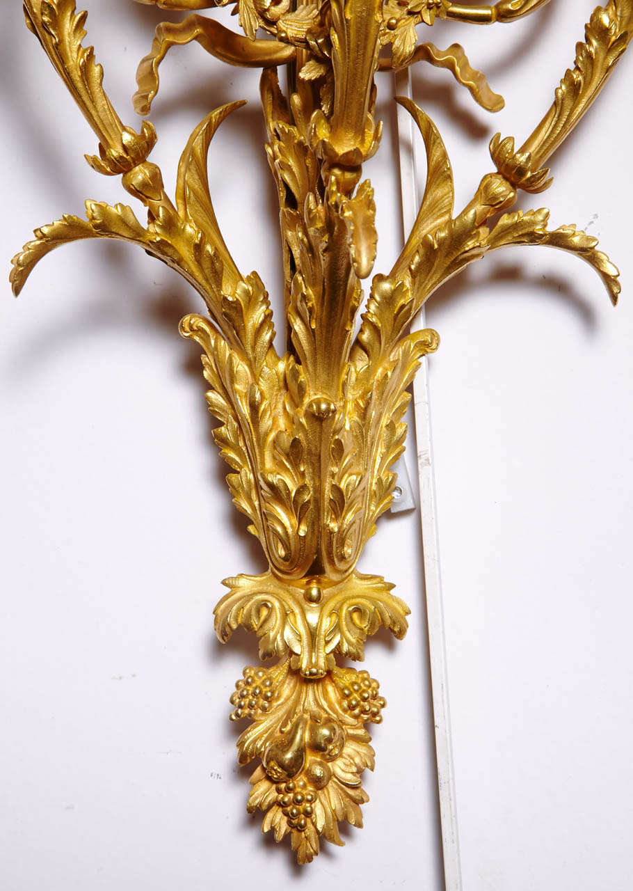 Gorgeous pair of gilded bronze sconces, . For Sale 4