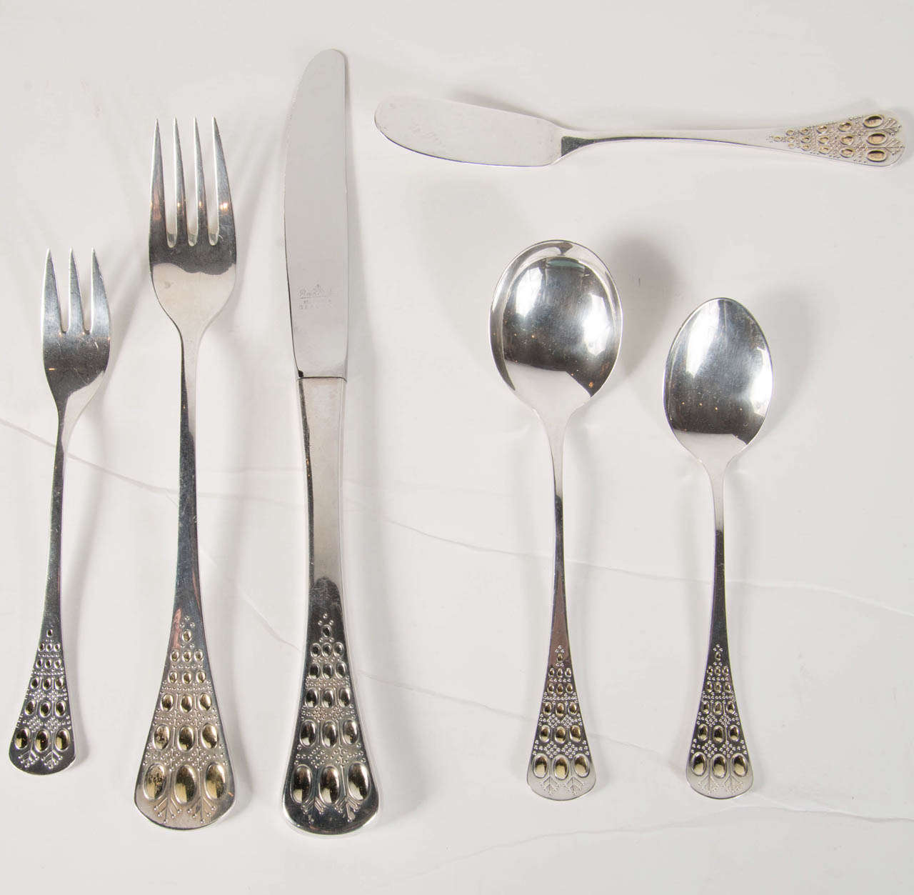 This stunning and out of production (and rare) modernist sterling flatware designed by Bjorn Windblad for Rosenthal in Germany, 1968. Service for 8 includes eight of the following: dinner knives, dinner forks, salad forks, butter knives, soup spoons