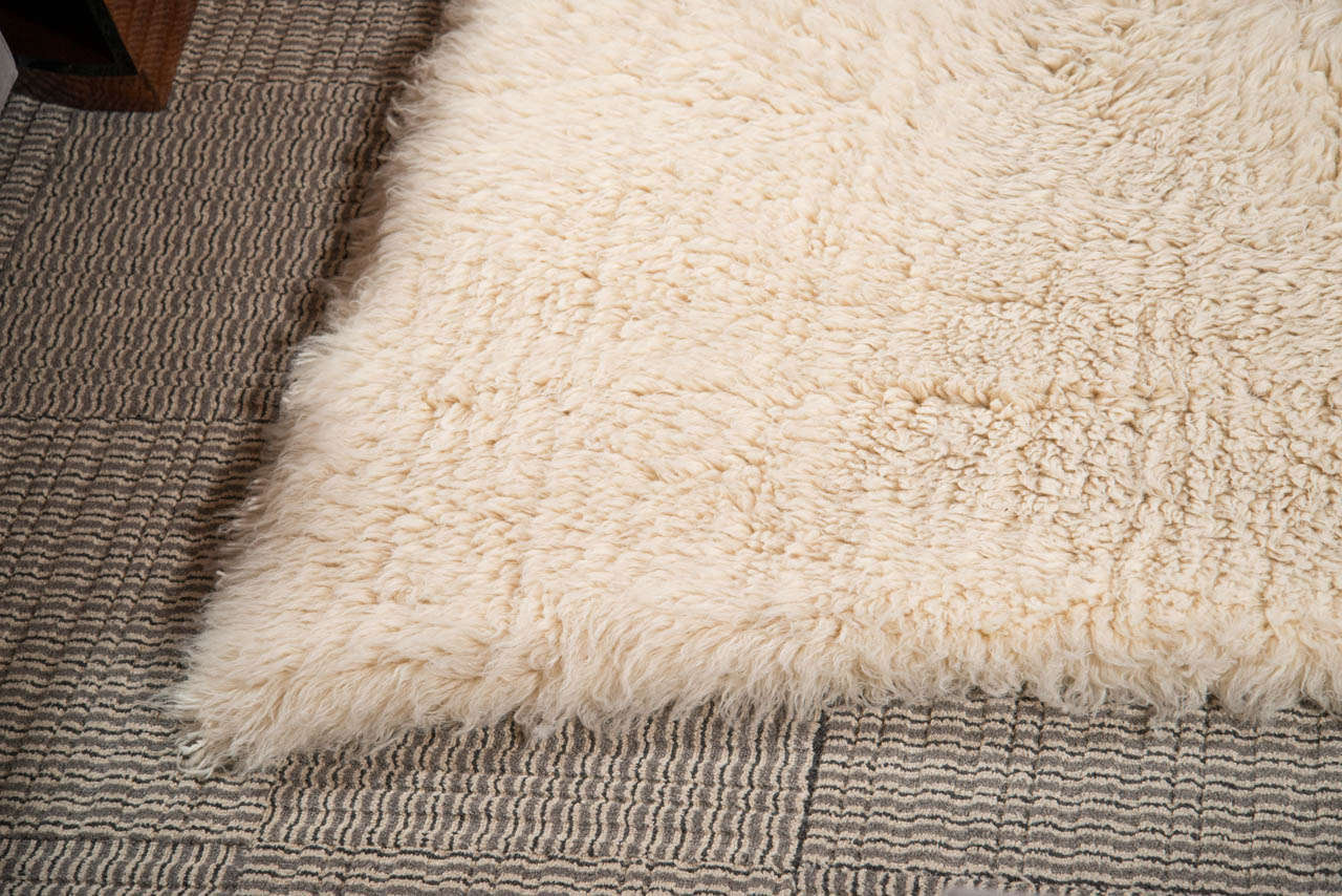 Luxurious Genuine Mazarakis Hand Woven Flokati Rug In Excellent Condition In New York, NY