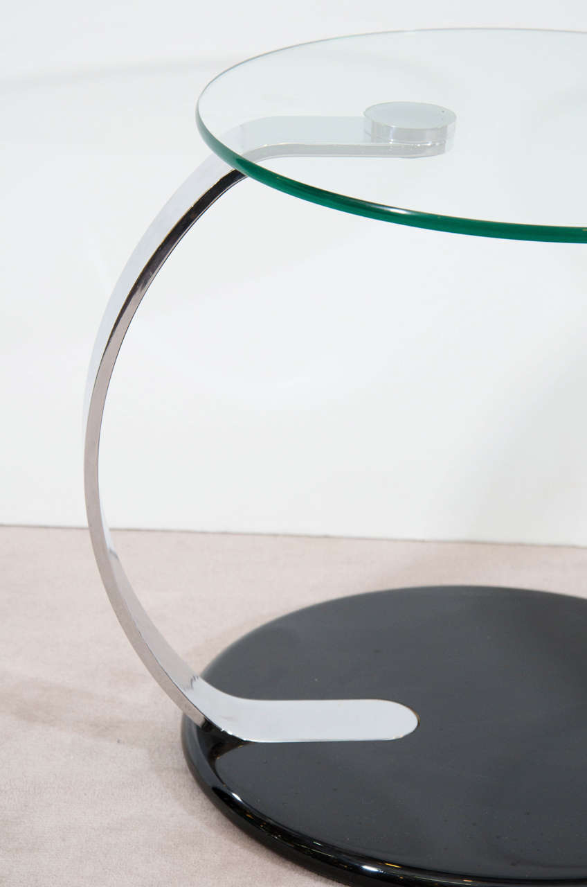1980s Pair of Circular Glass and Chrome Side or End Tables In Good Condition In New York, NY