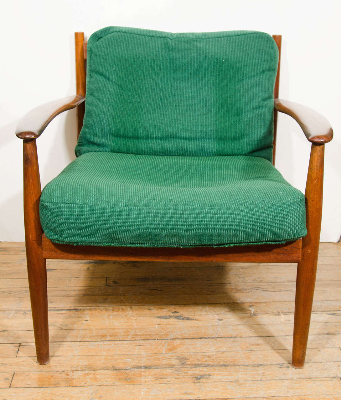 A Danish modern pair of easy lounge chairs upholstered in Kelly green by Grete Jalk for France & Son. Marked #128 on the bottom. Good vintage condition with age appropriate wear. A few scuffs to legs, and a nick to the arm.