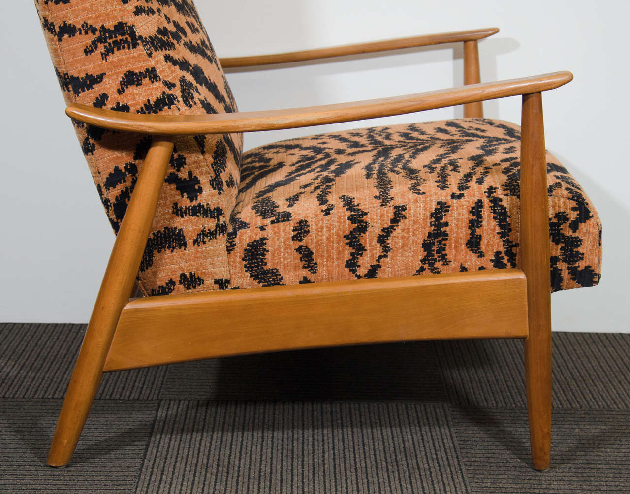 Midcentury Teak Recliner with Tiger Velvet Upholstery by Milo Baughman In Good Condition In New York, NY