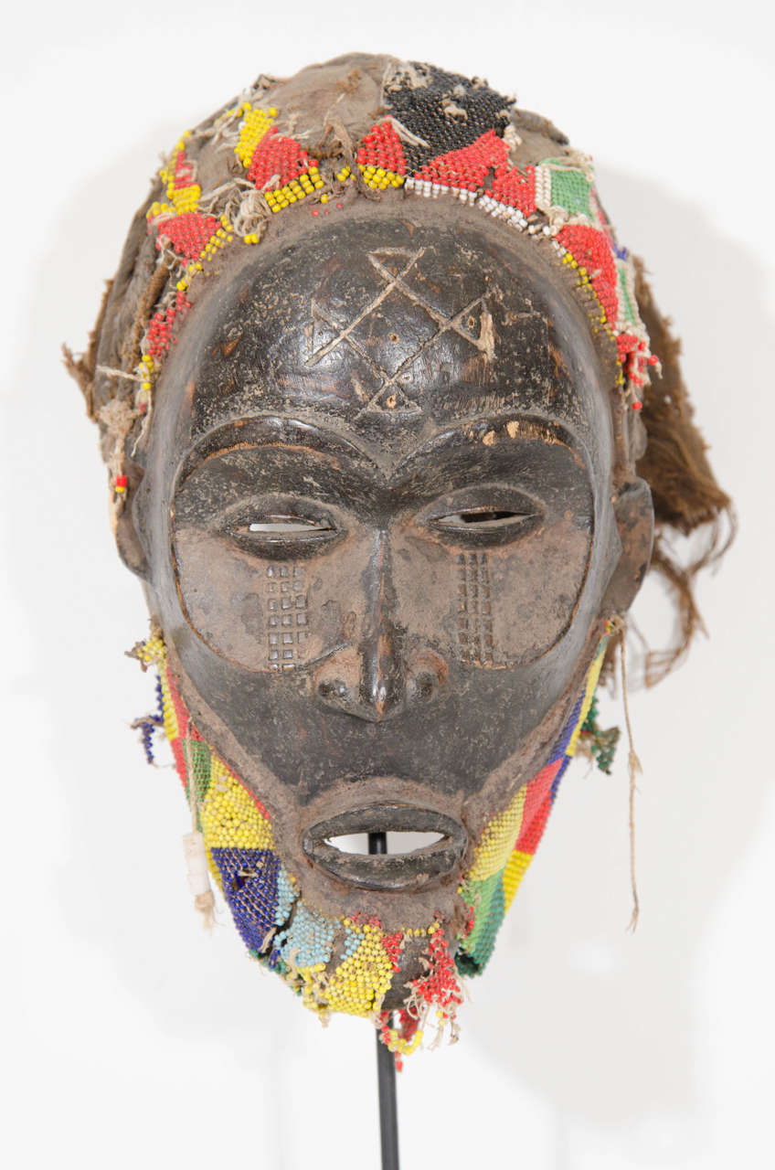 Beaded Wooden Mask in the Style of Chokwe Tribal Ritual In Good Condition In New York, NY