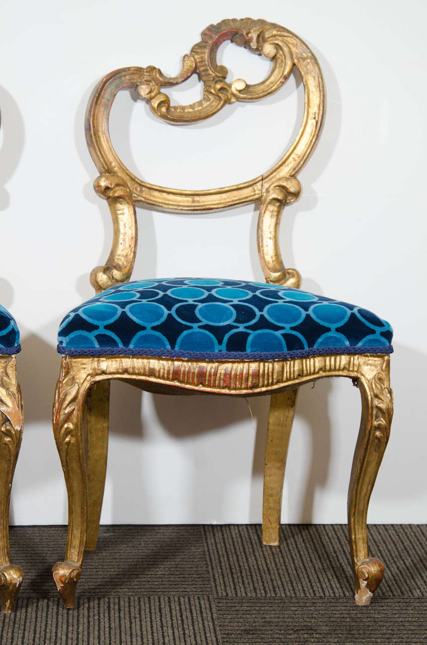 Pair of French Giltwood Louis XV Style Side Chairs with Asymmetrical Backs In Good Condition In New York, NY