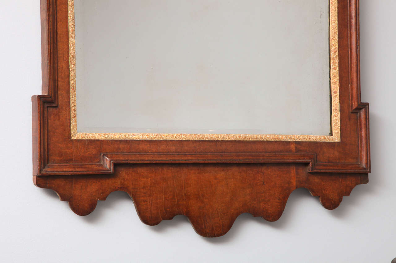 George II Plum Pudding Mahogany and Parcel-Gilt Mirror In Excellent Condition In Greenwich, CT