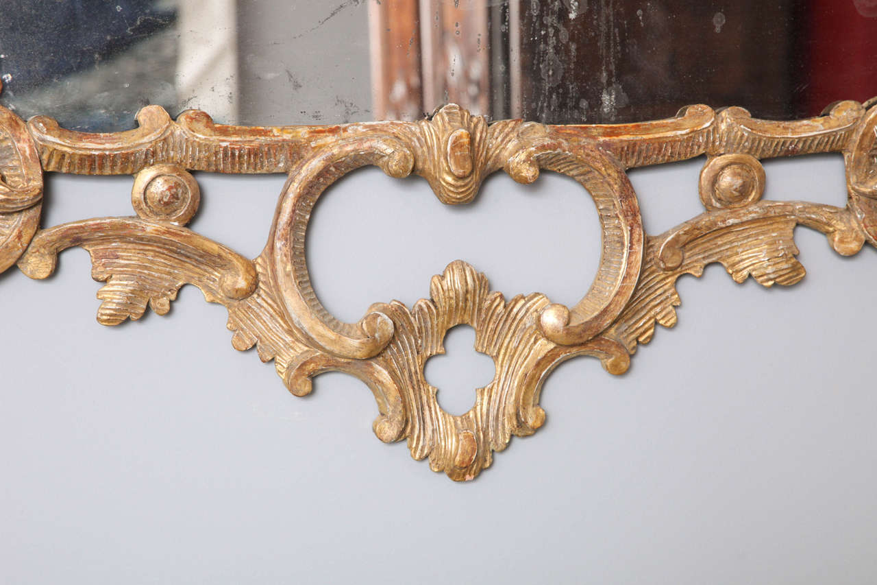 Milieu du XVIIIe siècle Miroir en bois doré George III en vente
