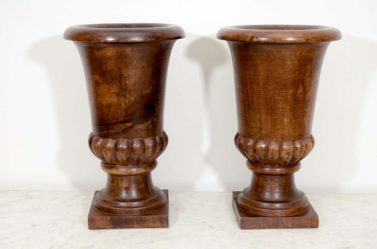 Pair of Antique French Wooden Urns, circa Early 1900s In Good Condition In New York, NY
