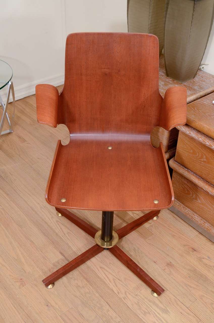 Mid-20th Century Single bentwood and metal desk chair