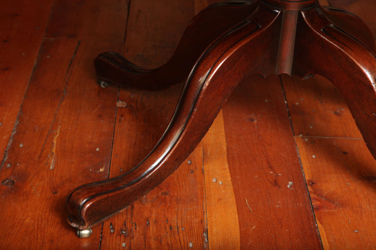 British Antique George III Oval Mahogany Breakfast Table, English, circa 1780 For Sale