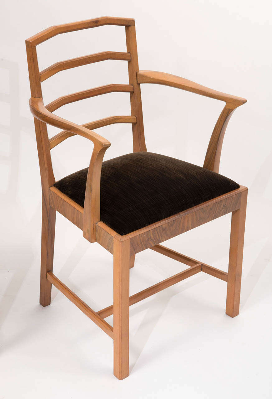 A set of six Art Deco ladder back shaped Chairs, including two carvers, by Heals of London.
Walnut.
Ivorine Label.
English
Circa 1930
chairs : 87 x 45 x 40 cms ( seat height 50 cms ).
carvers : 90 x 53 x 42 cms ( seat height 50 cms ).