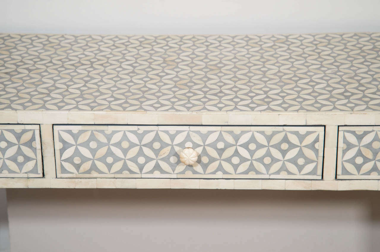Indian Grey and White Inlaid Bone Desk In Good Condition In New York, NY