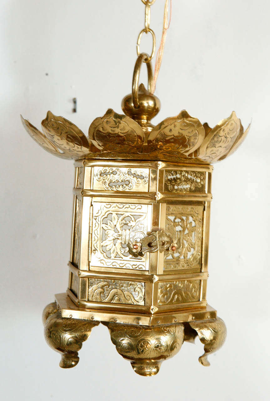 Hanging Chinese Gold Lantern with Lotus Leaf Detail In Excellent Condition In Los Angeles, CA