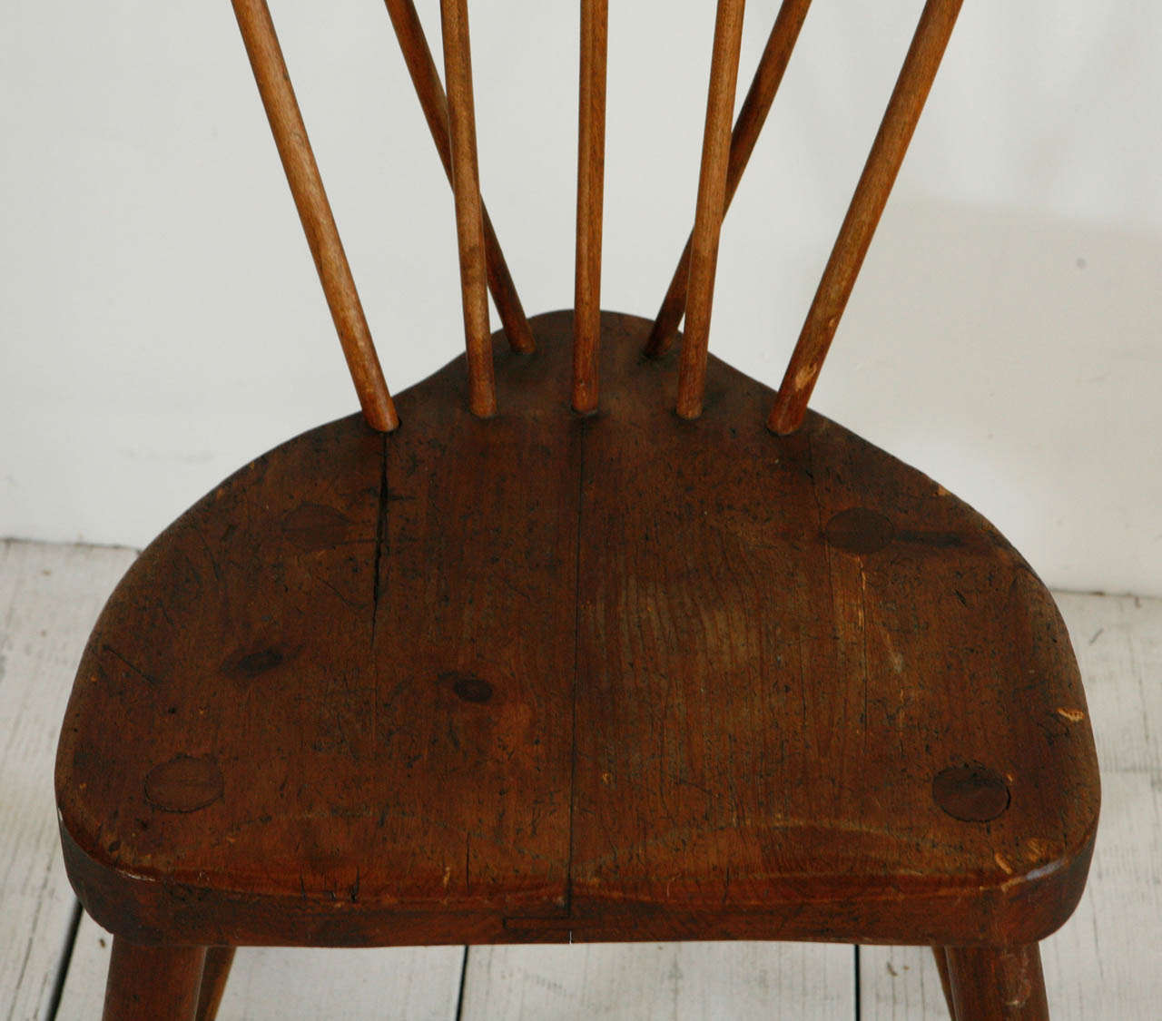 Early American Bent Spindle Back Windsor Chair In Excellent Condition In Los Angeles, CA