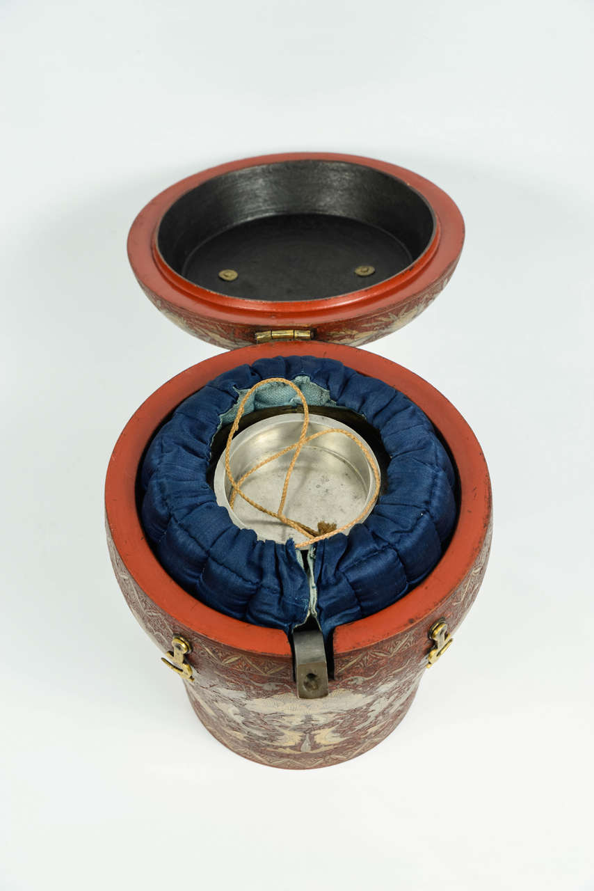 18th Century Chinese Lacquered Box with Teapot 2