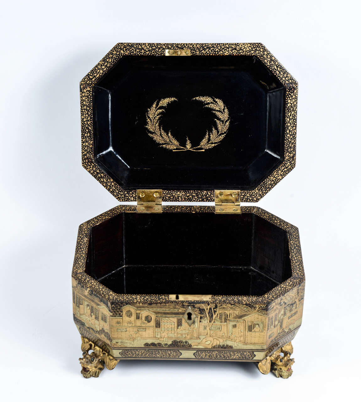 19th Century Chinese Lacquered Box 1