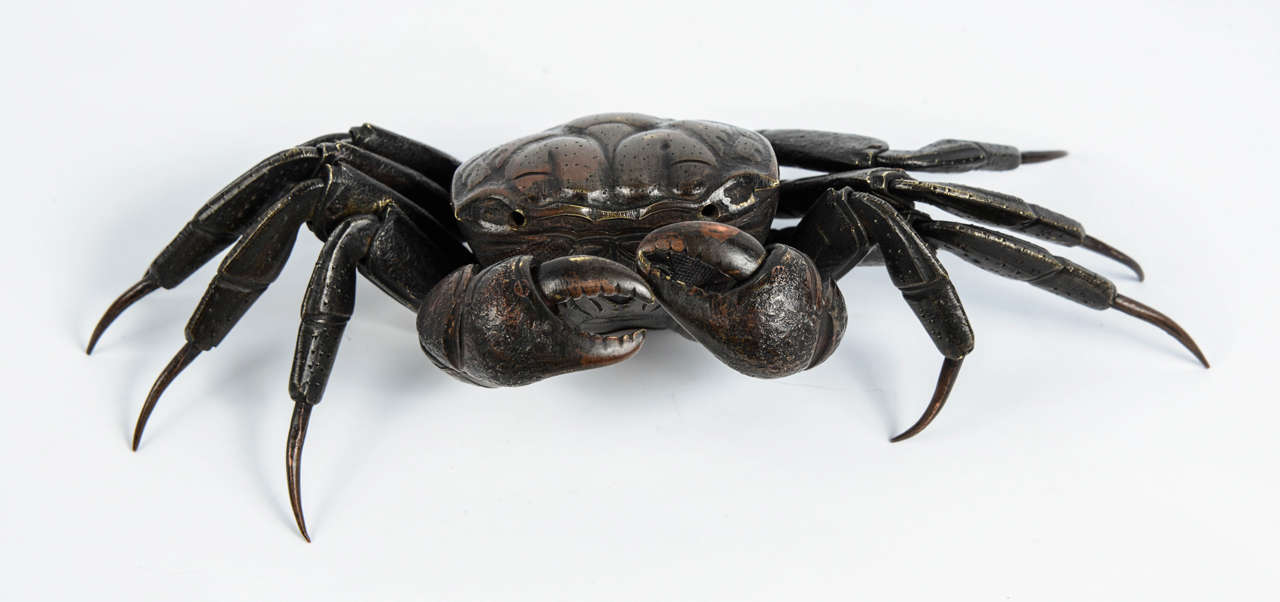 Bronze articulated crab.

Japon – Meiji. 
Dimension: Width 9cm – Length 23cm.