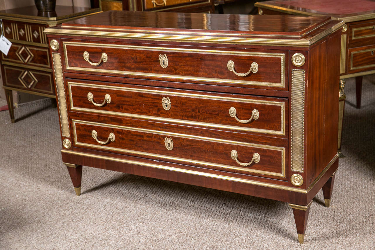 19th Century Russian Neoclassical Commode In Good Condition In Stamford, CT