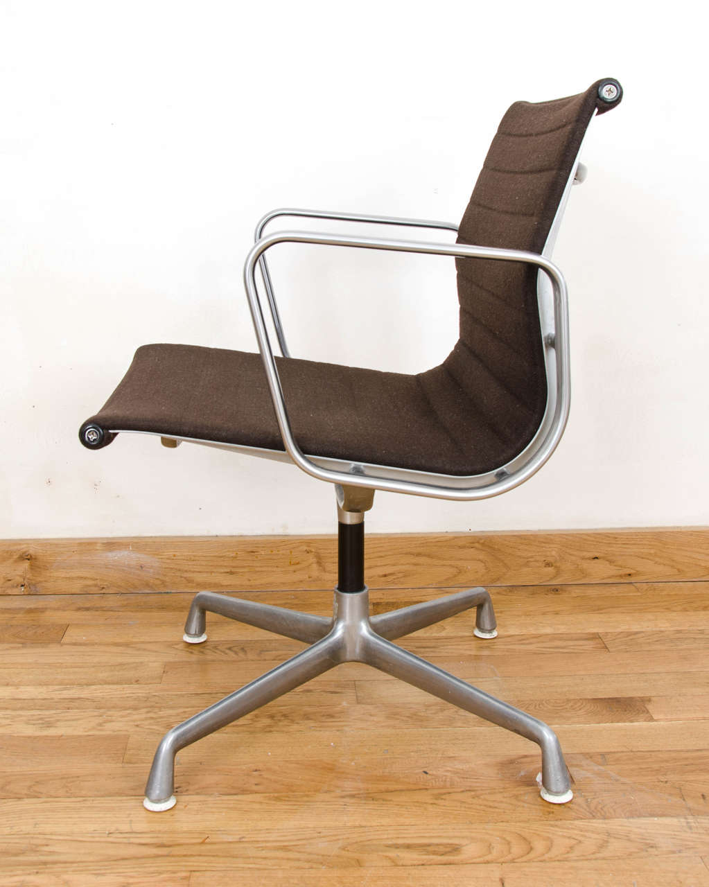 Eames Aluminium Group Management Chairs For Sale 1