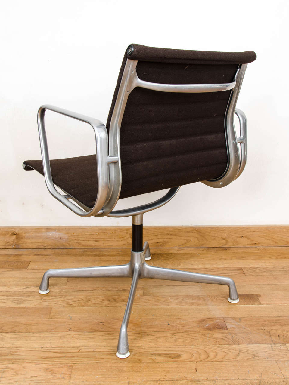 Eames Aluminium Group Management Chairs For Sale 4