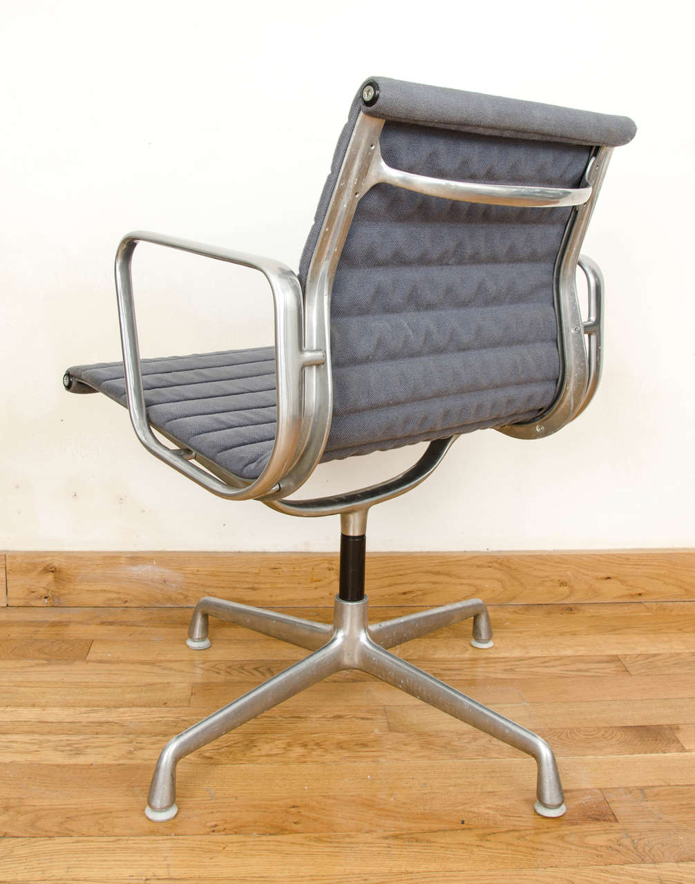 Eames Aluminium Group Management Chairs For Sale 3