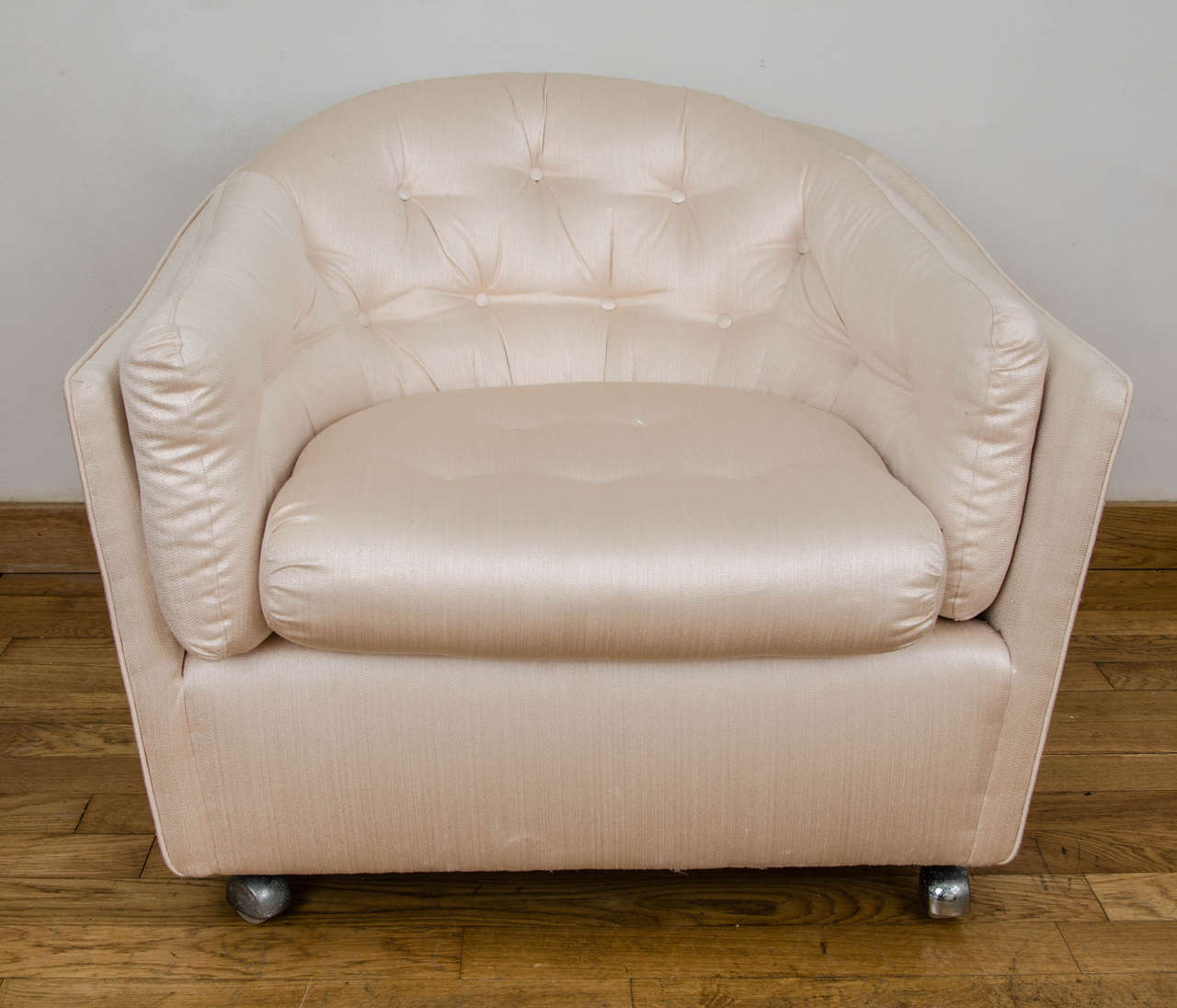 Wonderful 1930s ivory silk three-piece sofa set.
Original fabric in good condition.
All chairs glide on chrome castors.
Detachable cushion.