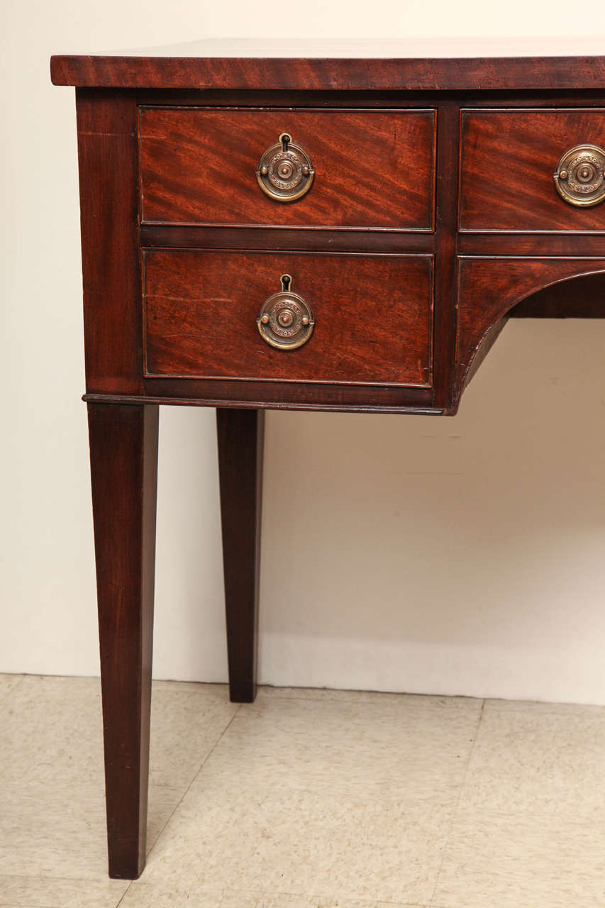 Late 19th Century English Mahogany Dressing Table In Excellent Condition In New York, NY