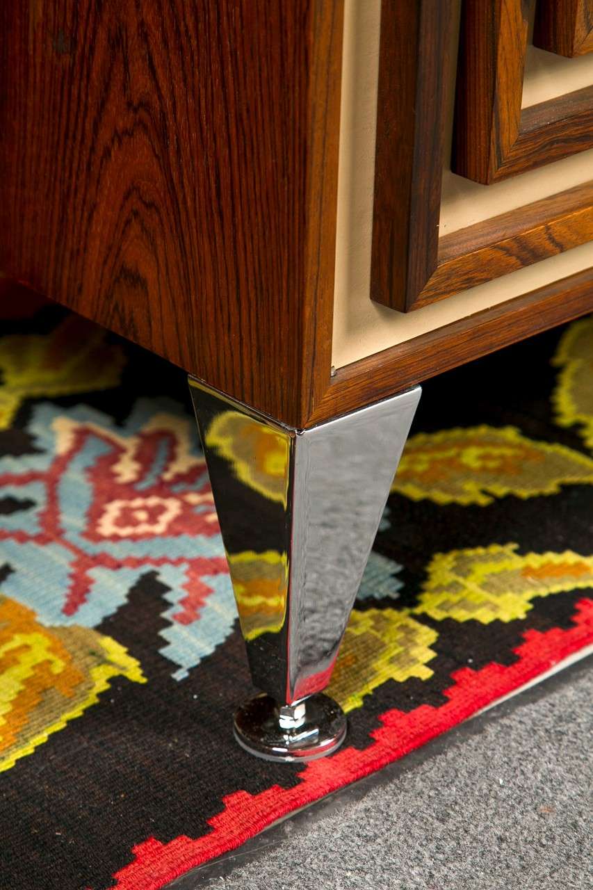 Mid-20th Century Pair of Mahogany Decorator Mid-Century Modern Credenzas Commodes Nicely Polished