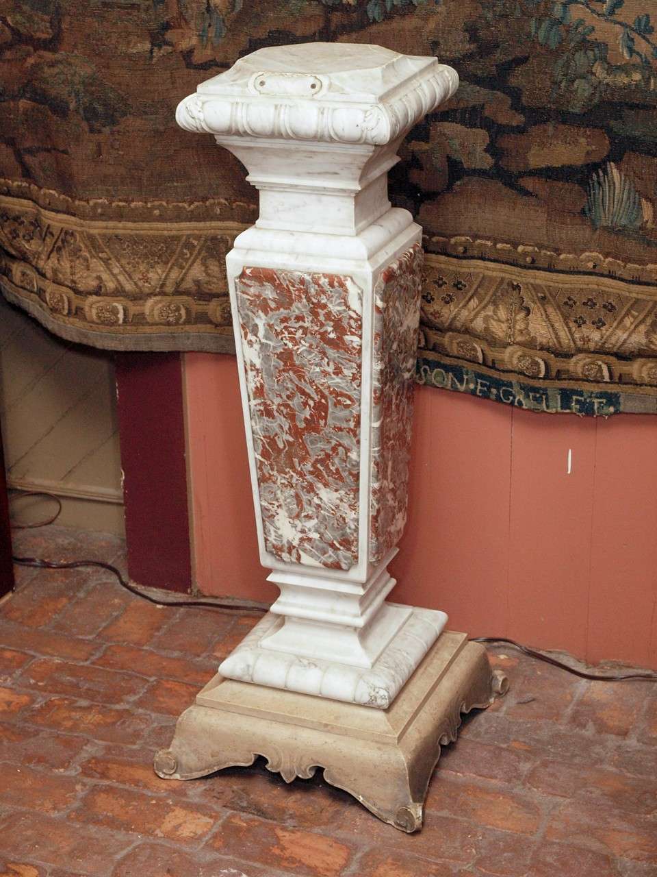 19th century French Restauration period marble pedestal with gadroon decoration in the Louis XVI taste, circa 1840.