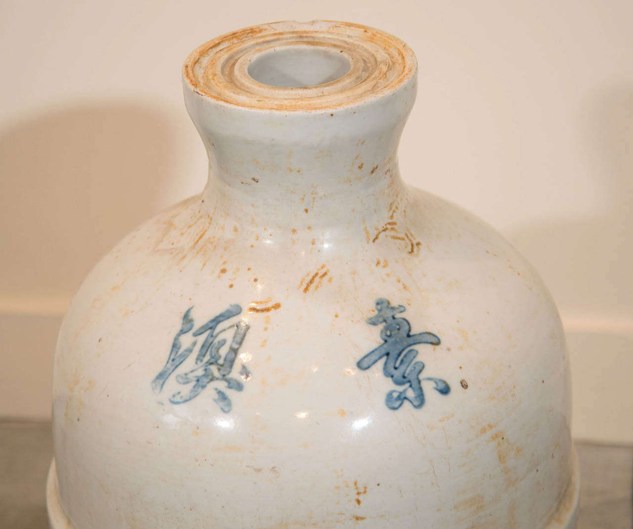 Unusual Chinese Porcelain Wine Jar In Good Condition In New York, NY