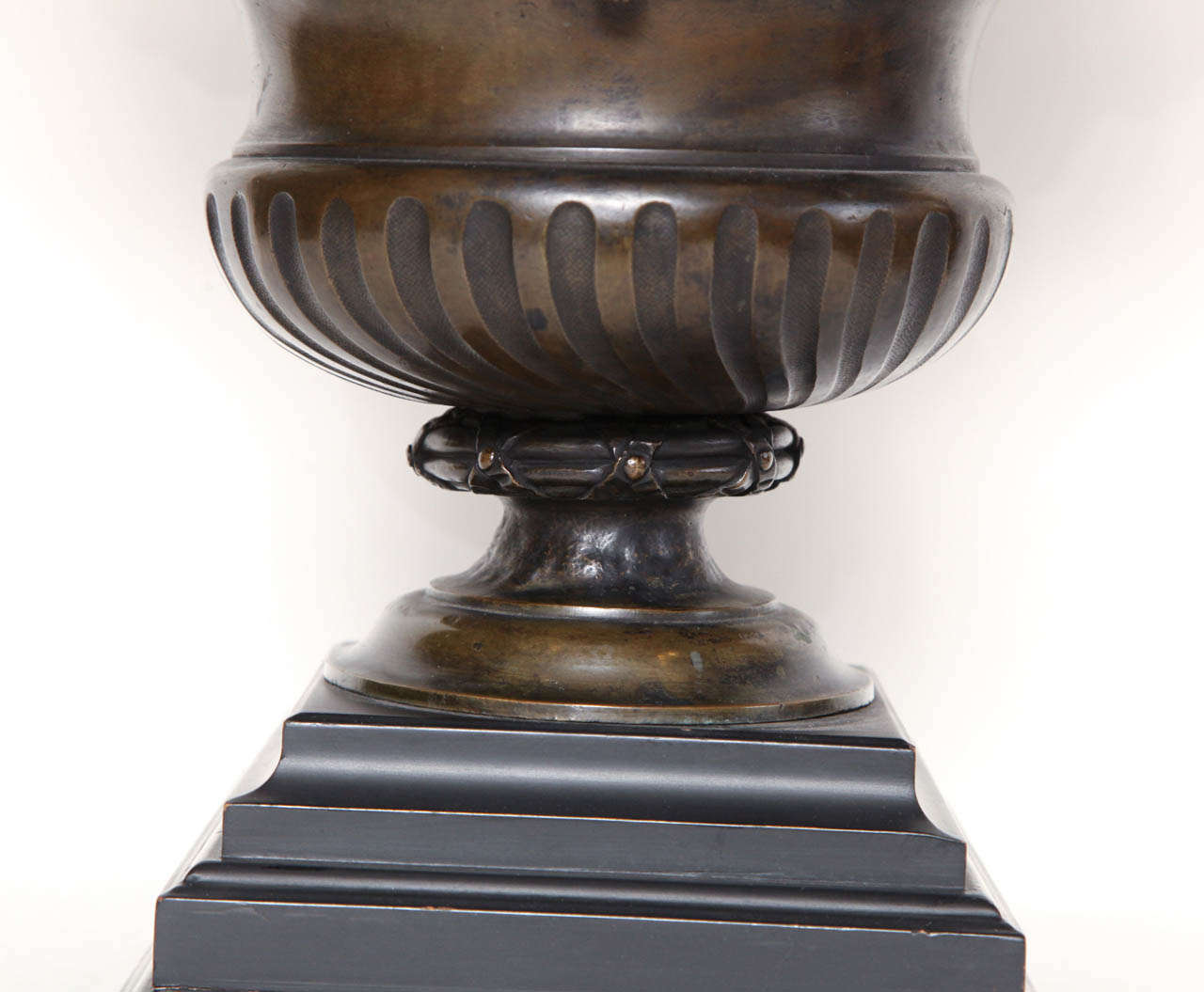 19th Century French Grand Tour Bronze Urn In Good Condition For Sale In New York, NY