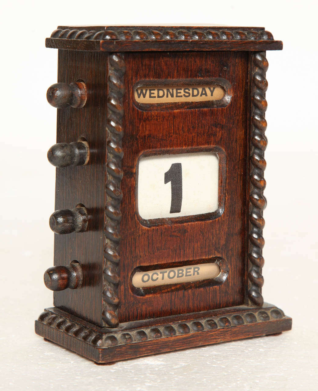 Late 19th Century, Oak Perpetual Calendar In Excellent Condition In New York, NY