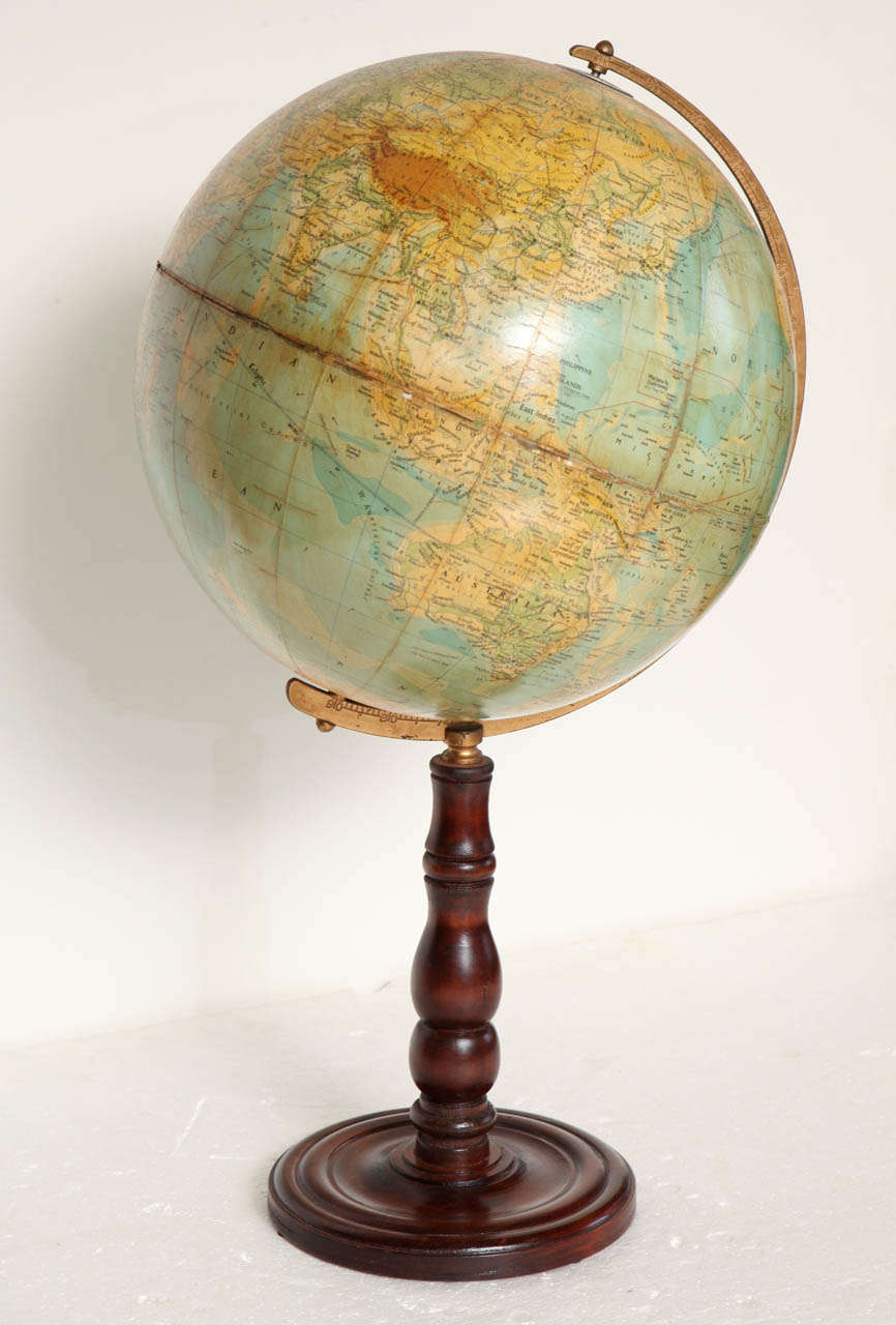 Early 20th Century Terrestrial Globe In Excellent Condition In New York, NY
