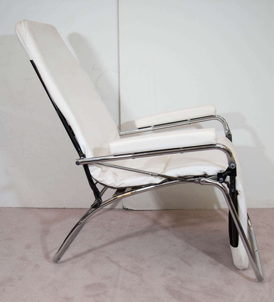 Mid-Century French White Faux Leather and Chrome Recliner by LAMA In Good Condition In New York, NY