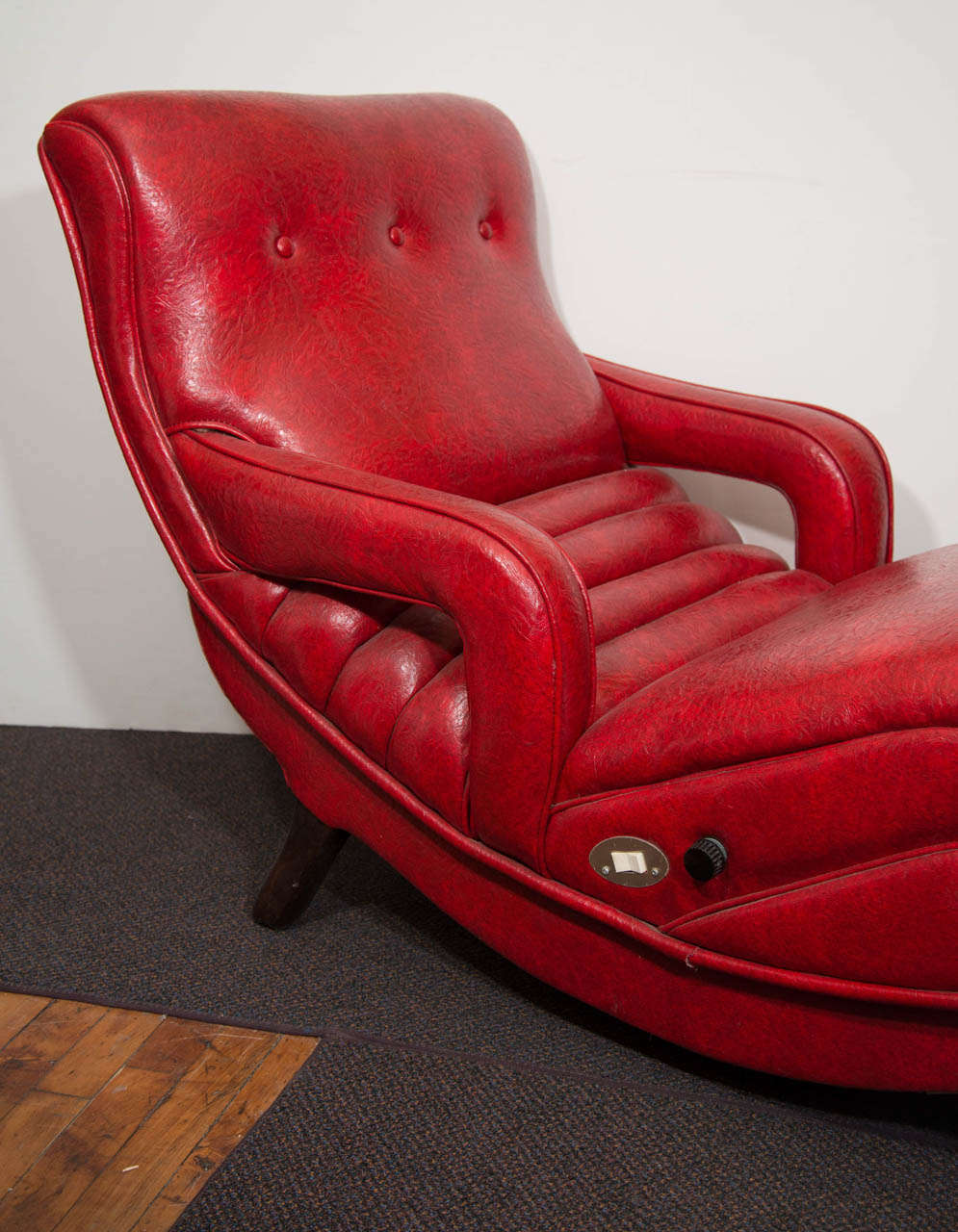 contour chair vintage