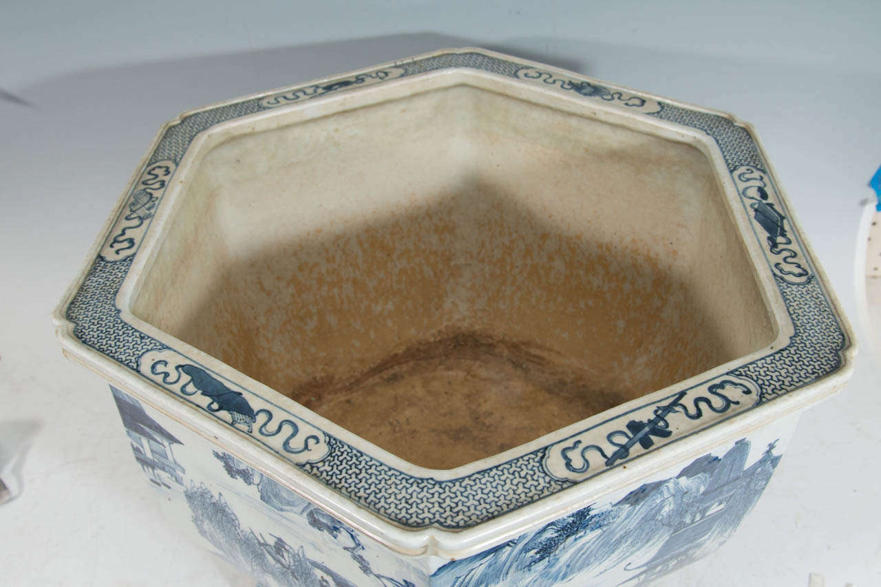 A Late 18th or Early 19th Century Chinese Porcelain Six-Sided Planter 3