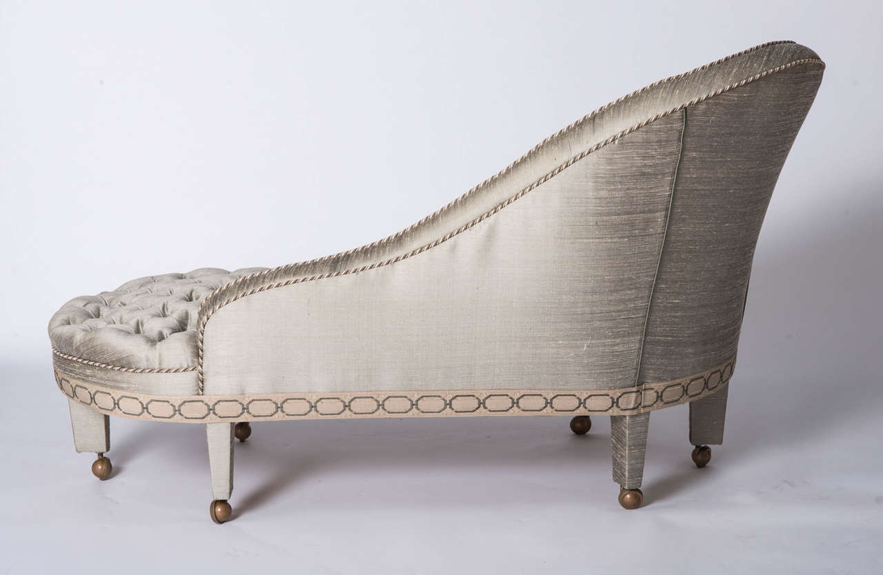 Mid-20th Century A silk upholstered, buttoned Chaise Longue
