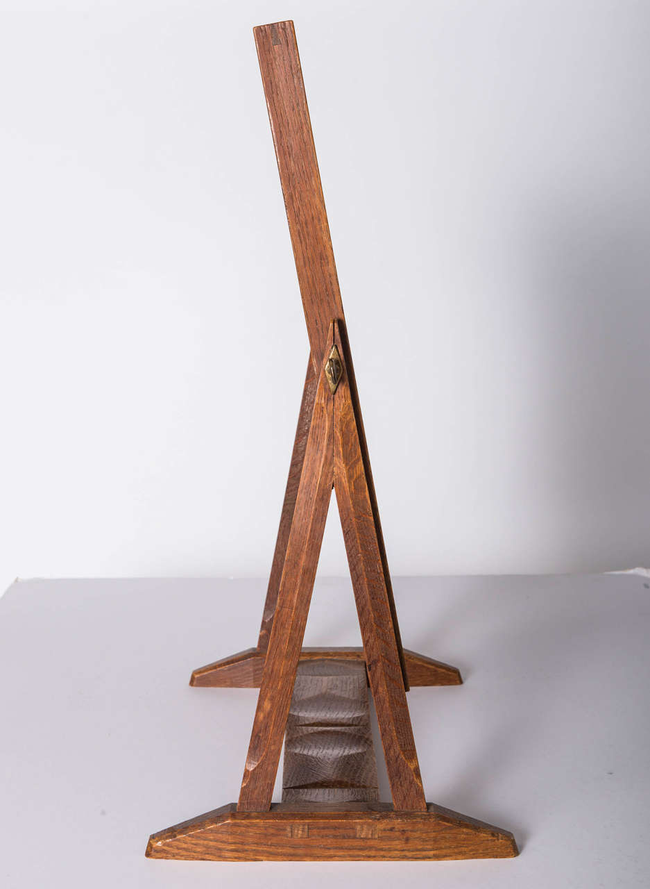 An early Gordon Russell Arts and Crafts oak dressing table mirror.
Oak, set with bevelled glass. Decorated stretcher and brass screws.
England, circa 1920.
Measures: 60 cm H x 44 cm W x 27 cm D.