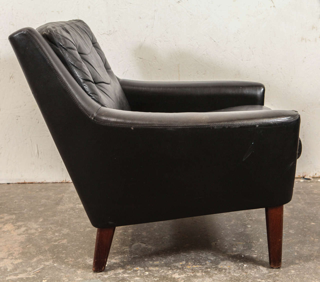 20th Century Pair of Hans Olsen Style Black Leather Chairs