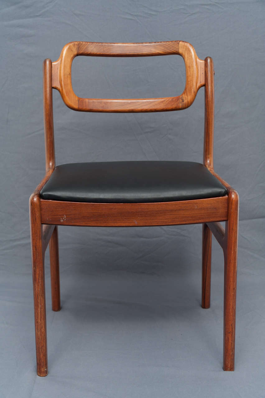 A set of four Danish Indian Rosewood Chairs by Udlum Mobelfabrik.
Elegant design.
Danish Circa 1960