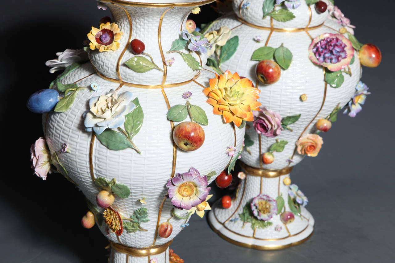 Pair of Meissen Porcelain Vases Encrusted with Raised Flowers and Fruits In Excellent Condition In New York, NY