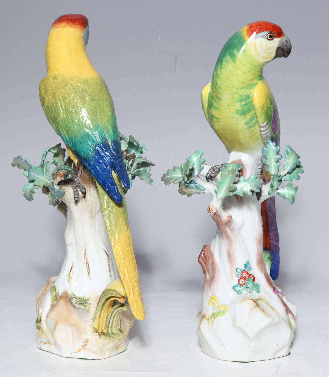 Allemand Paire de figures de perroquets en porcelaine de Meissen