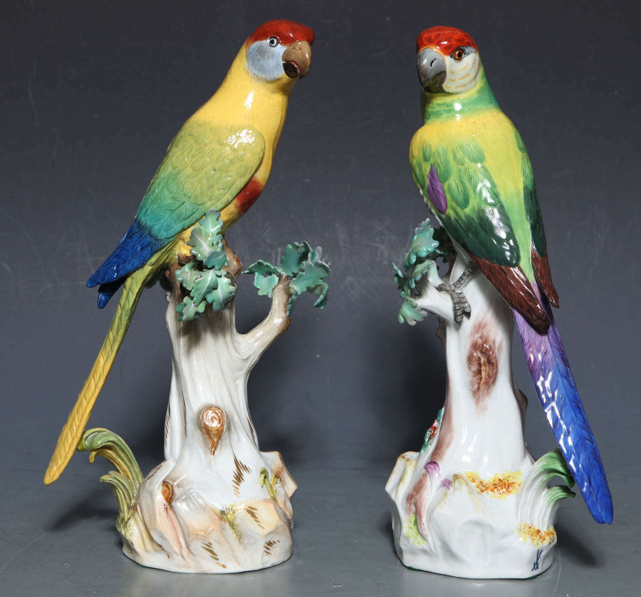 Pair of Meissen Porcelain Figures of Parrots In Excellent Condition In New York, NY