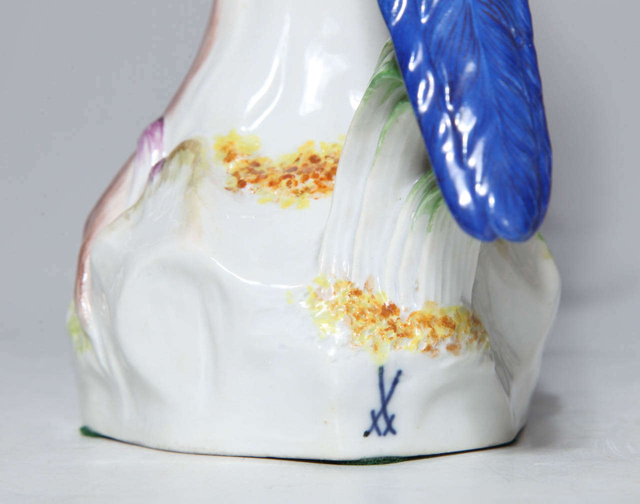 Paire de figures de perroquets en porcelaine de Meissen 3