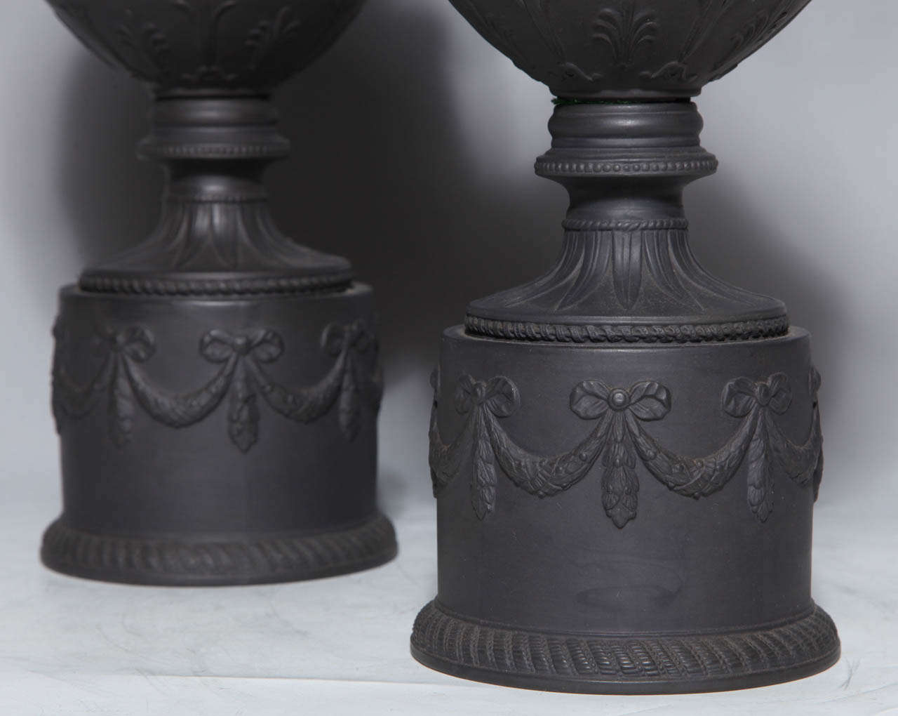 Fine Pair of Antique English Black Basalt Neoclassical Covered Urns as Lamps In Excellent Condition In New York, NY