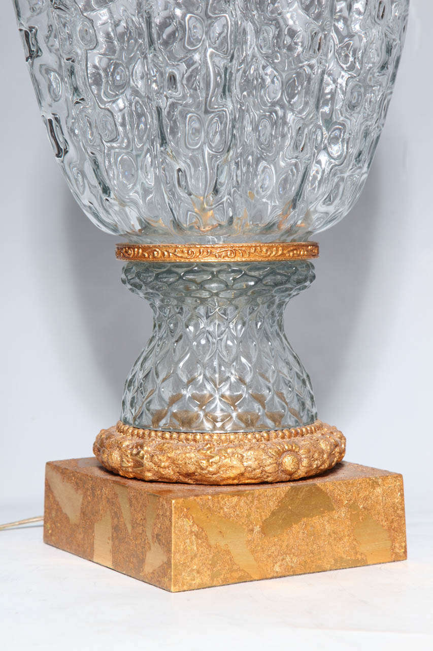 Paire monumentale de vases en verre de Murano câblés comme lampes avec montures en bronze doré Excellent état - En vente à New York, NY