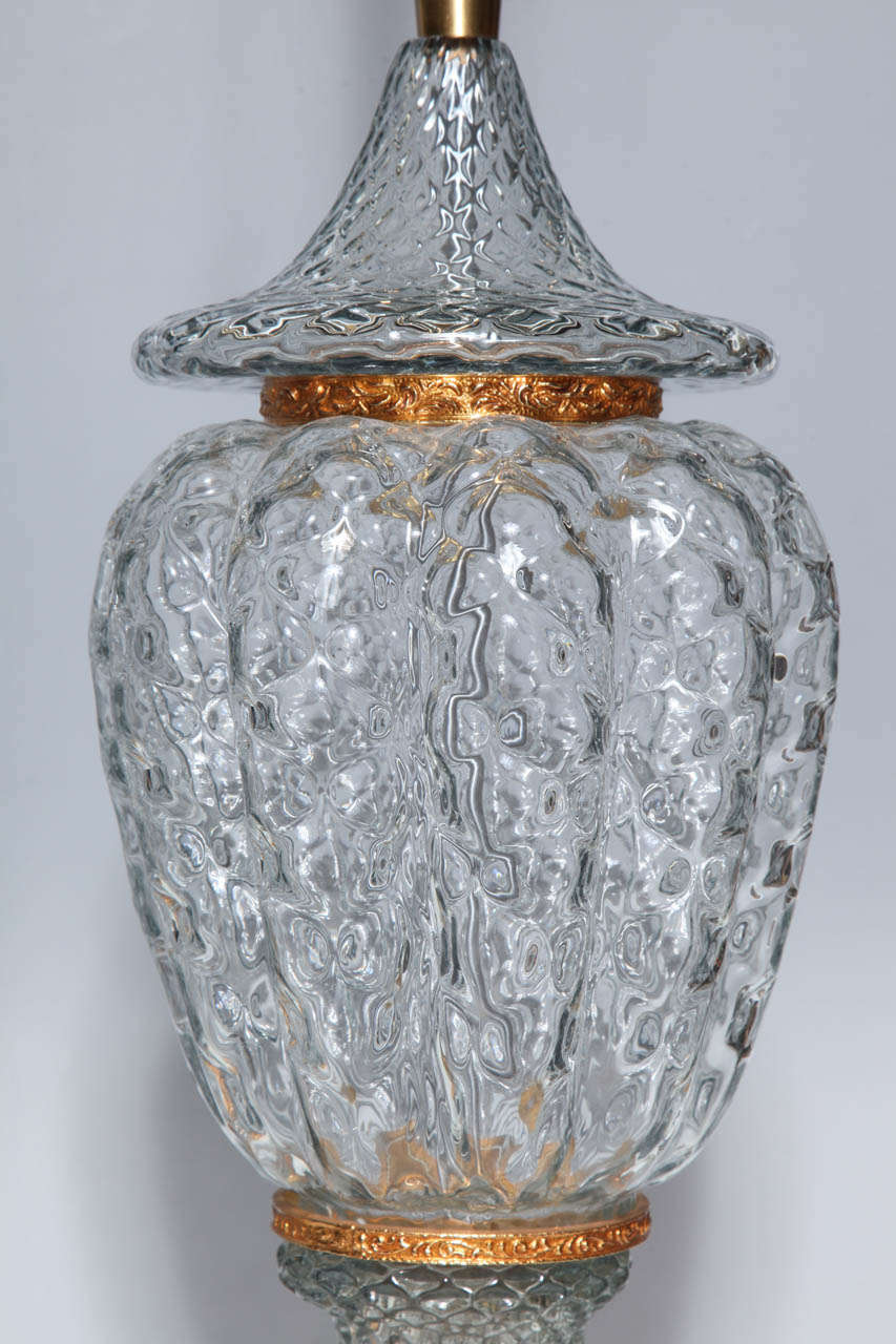 Bronze Paire monumentale de vases en verre de Murano câblés comme lampes avec montures en bronze doré en vente