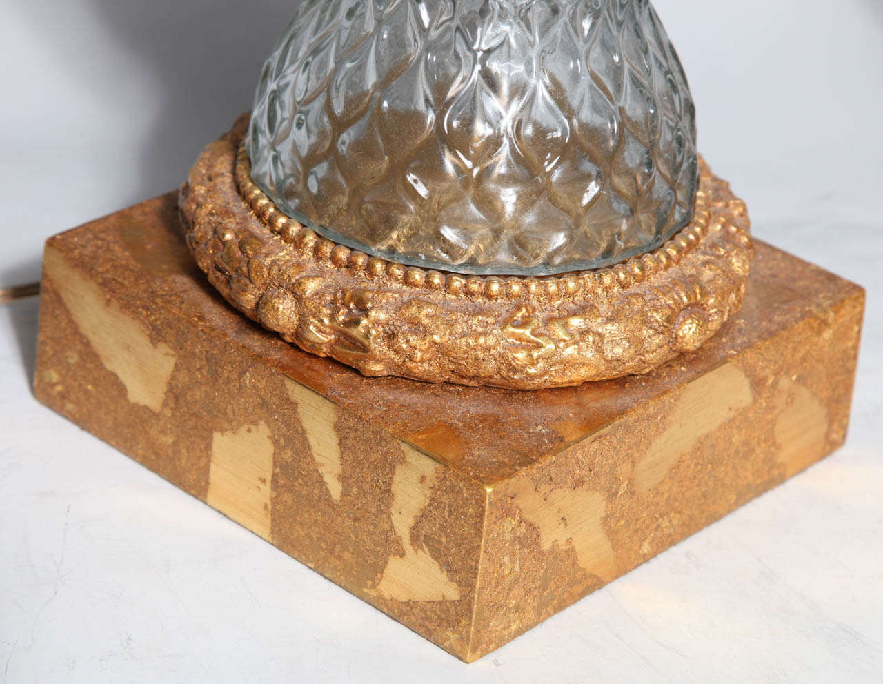 Paire monumentale de vases en verre de Murano câblés comme lampes avec montures en bronze doré en vente 3