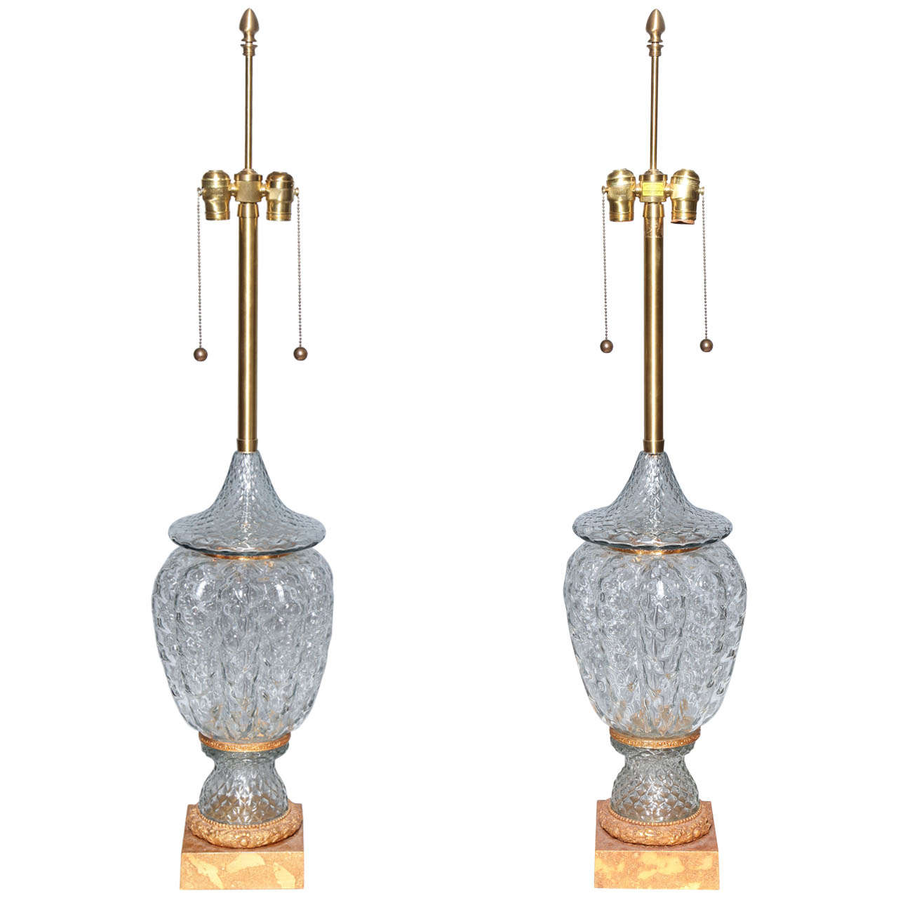 Paire monumentale de vases en verre de Murano câblés comme lampes avec montures en bronze doré en vente