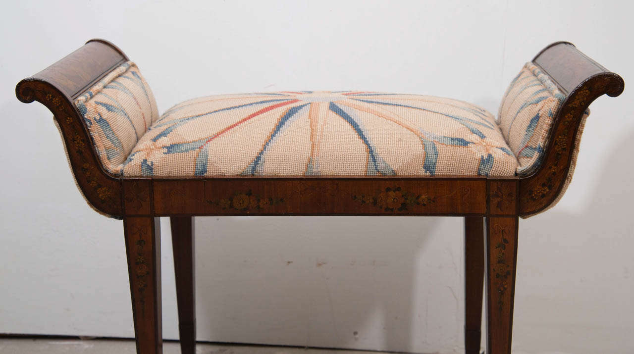 British Painted Window Bench In Good Condition For Sale In New York, NY